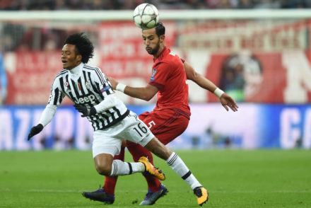 Juan Cuadrado (L) and Bayern Munich's Moroccan striker Medhi Benatia (R) vie for the ball during the UEFA Champions League