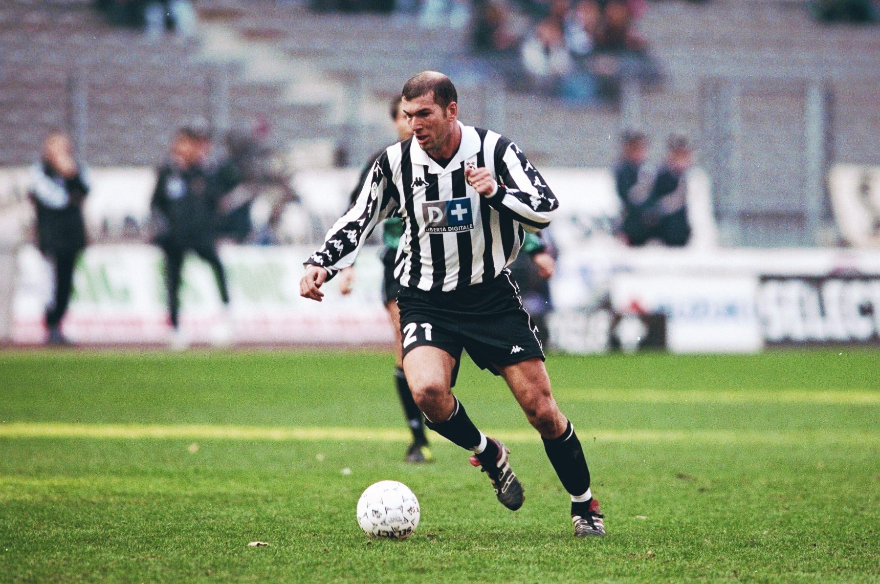  Video – Zinedine Zidane’s best skills at Juventus