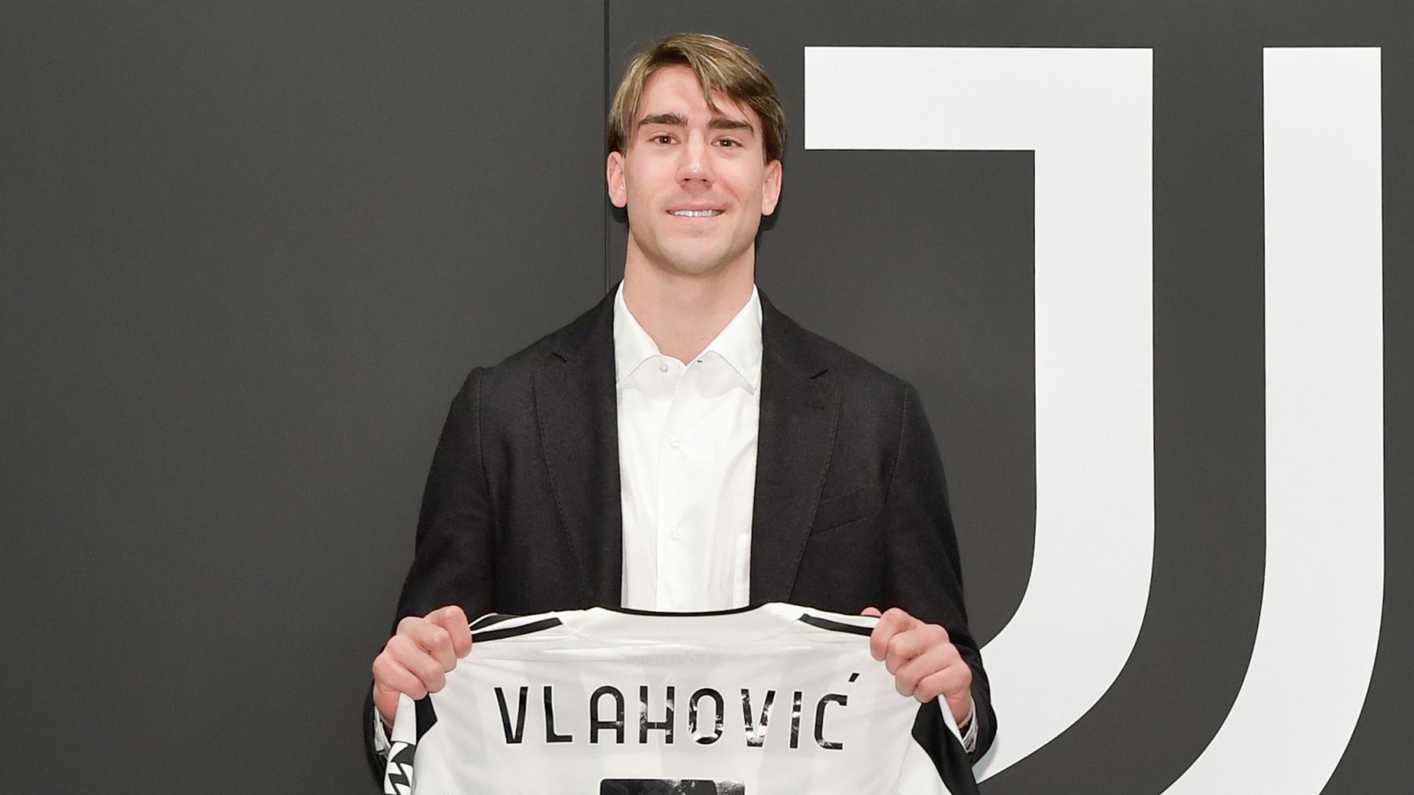  “The club and I have a similar DNA” – Vlahovic unveiled at Juventus
