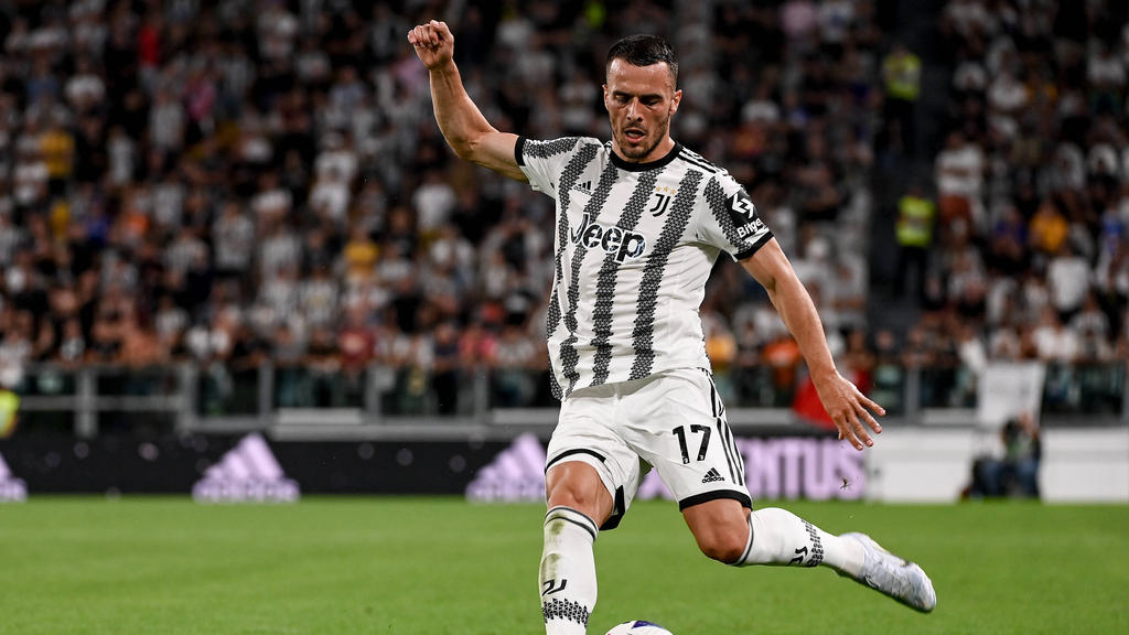 Italian news outlets crown Kostic as man of the match in Derby d’Italia thumbnail
