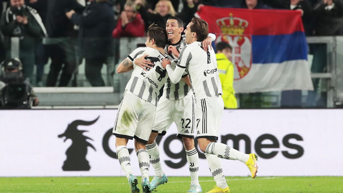 Juventus back on top after clinical win against wasteful Napoli