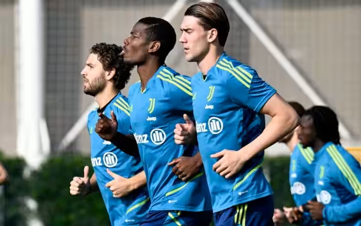 Pogba training with Juventus teammates