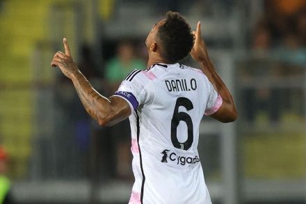 Danilo on the pitch for Juventus