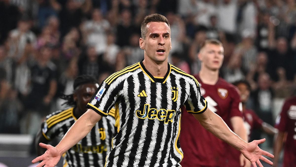 Juventus fan cries after generous gesture from Milik | Juvefc.com