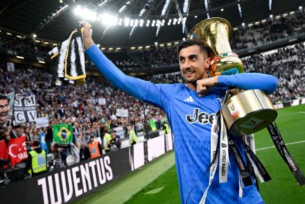 Mattia Perin celebrates Coppa Italia triumph with Juventus fans
