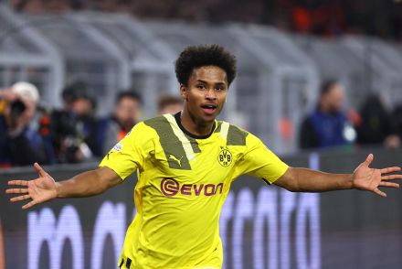 Karim Adeyemi on the pitch for BVB