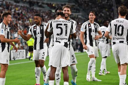 Mbangula celebrating against Como