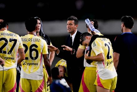 Thiago Motta encouraging the Juventus players