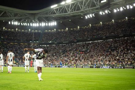 Samuel Mbangula bowing to Juve fans