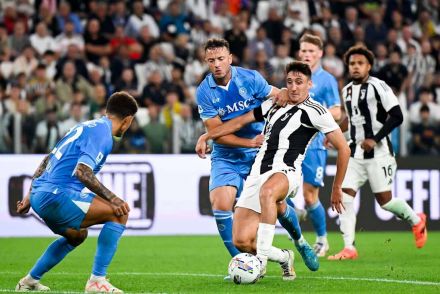 Cambiaso fighting for the ball against Napoli