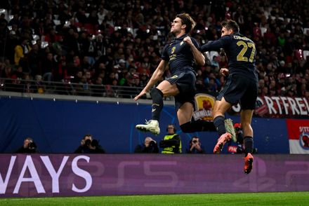 Dusan Vlahovic celebrating scoring against RB Leipzig