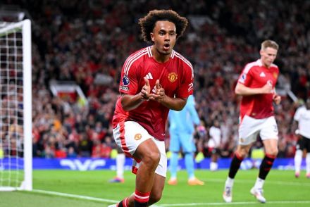 Zirkzee scoring for Man Utd