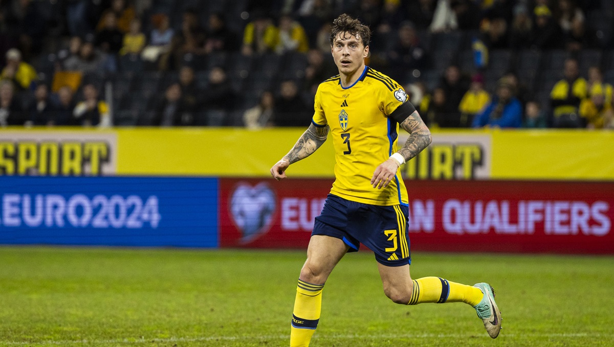 Lindelof playing for Sweden