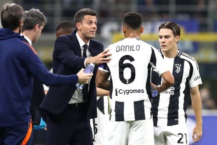 Motta with Juve players