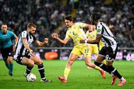Cambiaso fighting for the ball against Udinese players