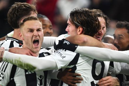 Juventus players celebrating against Man City