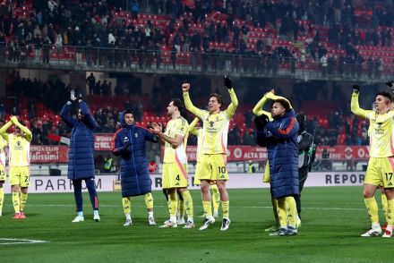 Juve players celebrating the win over Monza