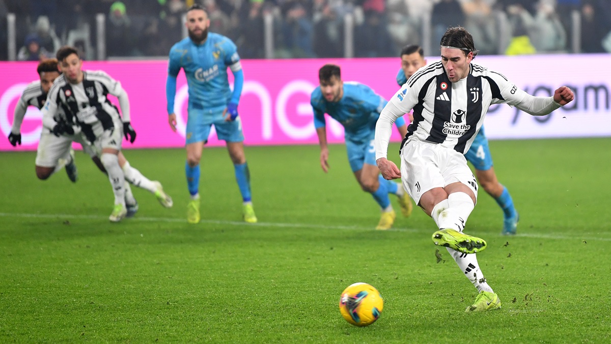 Vlahovic scores late penalty againstVenezia