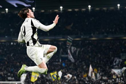 Dusan Vlahovic celebrates scoring against Man City