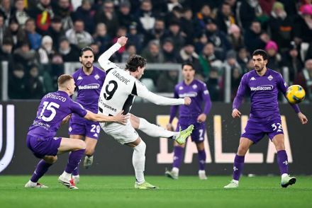 Dusan Vlahovic aiming for goal against his former club Fiorentina