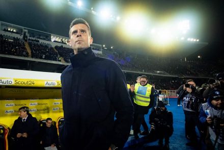 Thiago Motta on the sidelines
