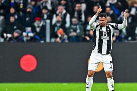 Danilo on the pitch for Juventus