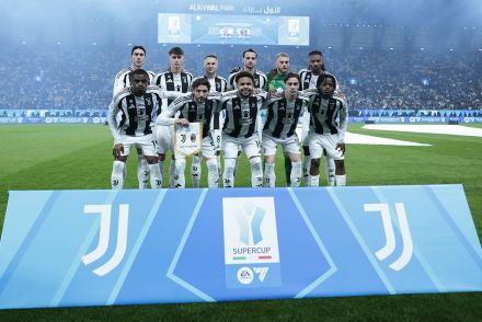 Juventus team v AC Milan in Super Cup Semi Final