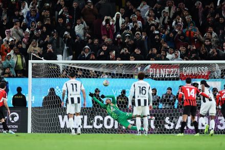 AC Milan scoring against Juventus in Super Cup semi-final