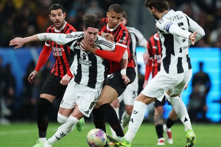 Vlahovic and Locatelli v AC Milan in Super Cup semi-final