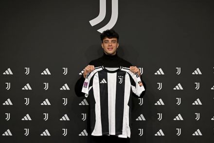 Alessandro Pietrelli signing for Juve