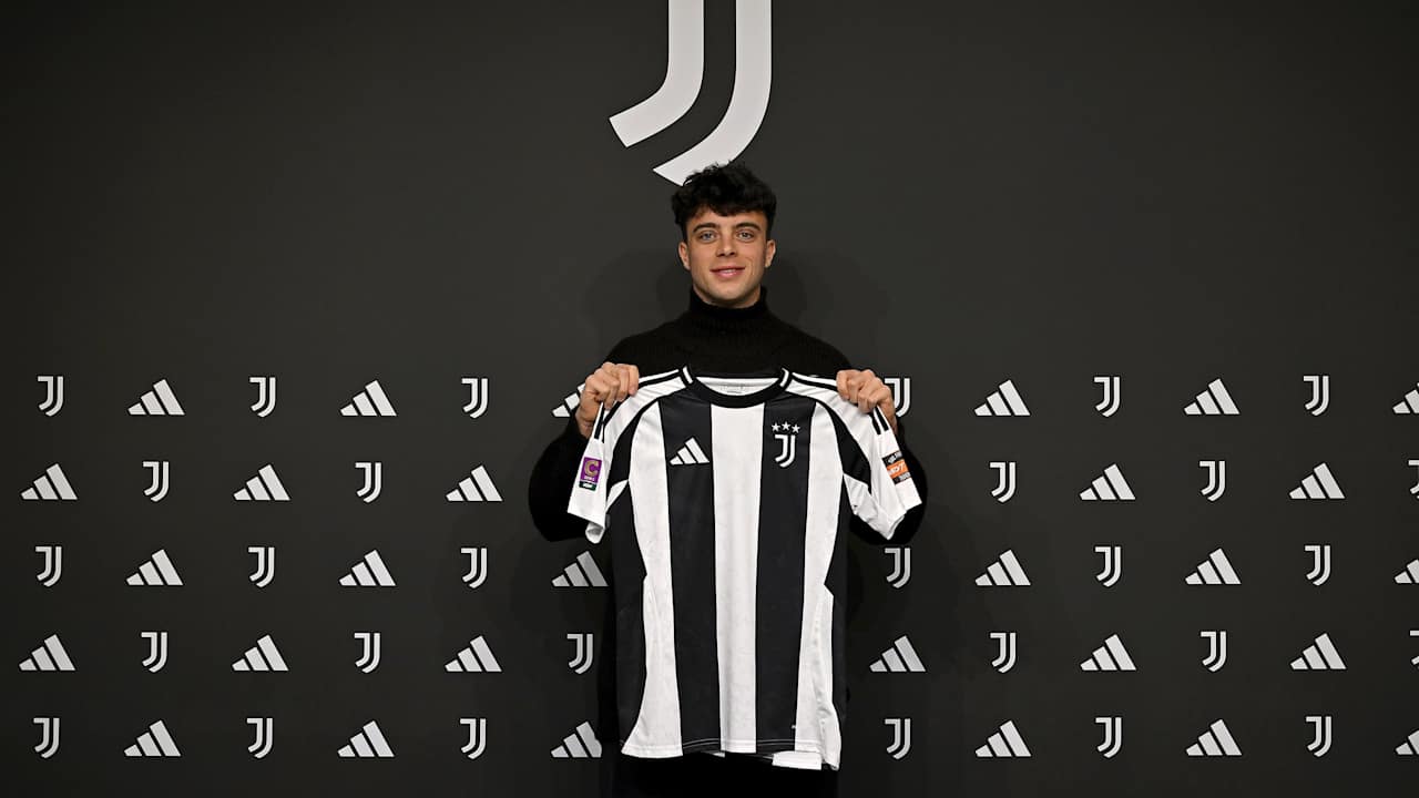 Alessandro Pietrelli signing for Juve