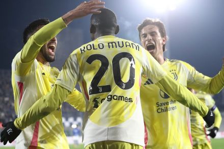 Kolo Muani celebrating scoring against Como