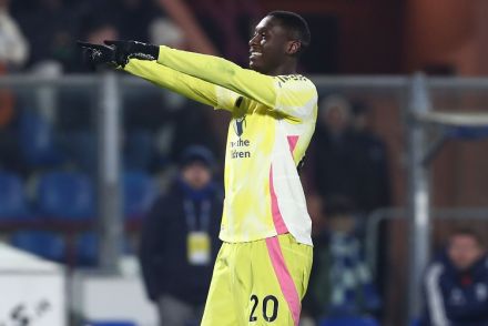 Kolo Muani celebrating scoring against Comoe