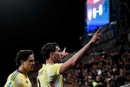 Dusan Vlahovic celebrates his goal agaisnt Cagliari