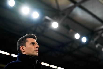 Thiago Motta looking on