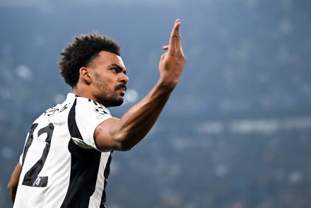 Renato Veiga on the pitch for Juventus