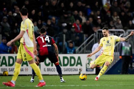 Federico Gatti aiming at goal