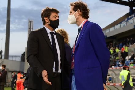 Andrea Agnelli and John Elkann chatting