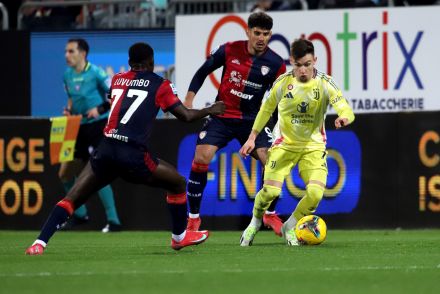 Francisco Conceicao dribbling against Cagliari