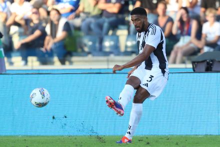 Gleison Bremer in action for Juventus