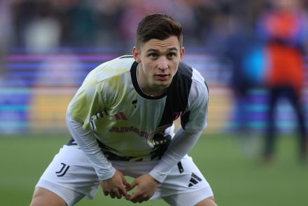 Francisco Conceicao warming up