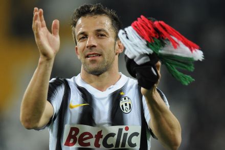 Alessandro Del Piero applauds Juventus fans
