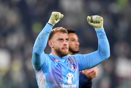 Michele Di Gregorio celebrating Juventus win over Inter