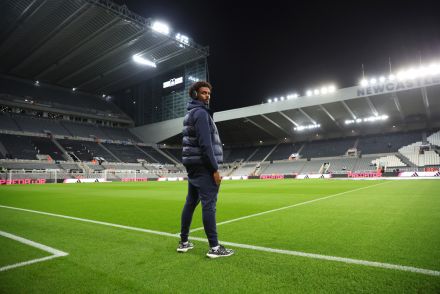 Renato Veiga looking on