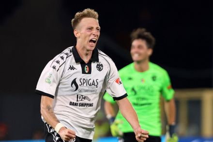 Nicolo Bertola celebrating