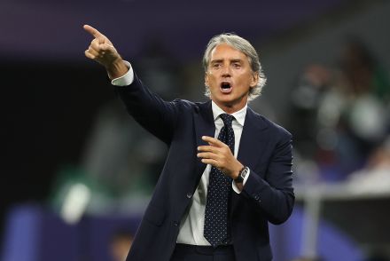 Roberto Mancini giving instructions on the sidelines