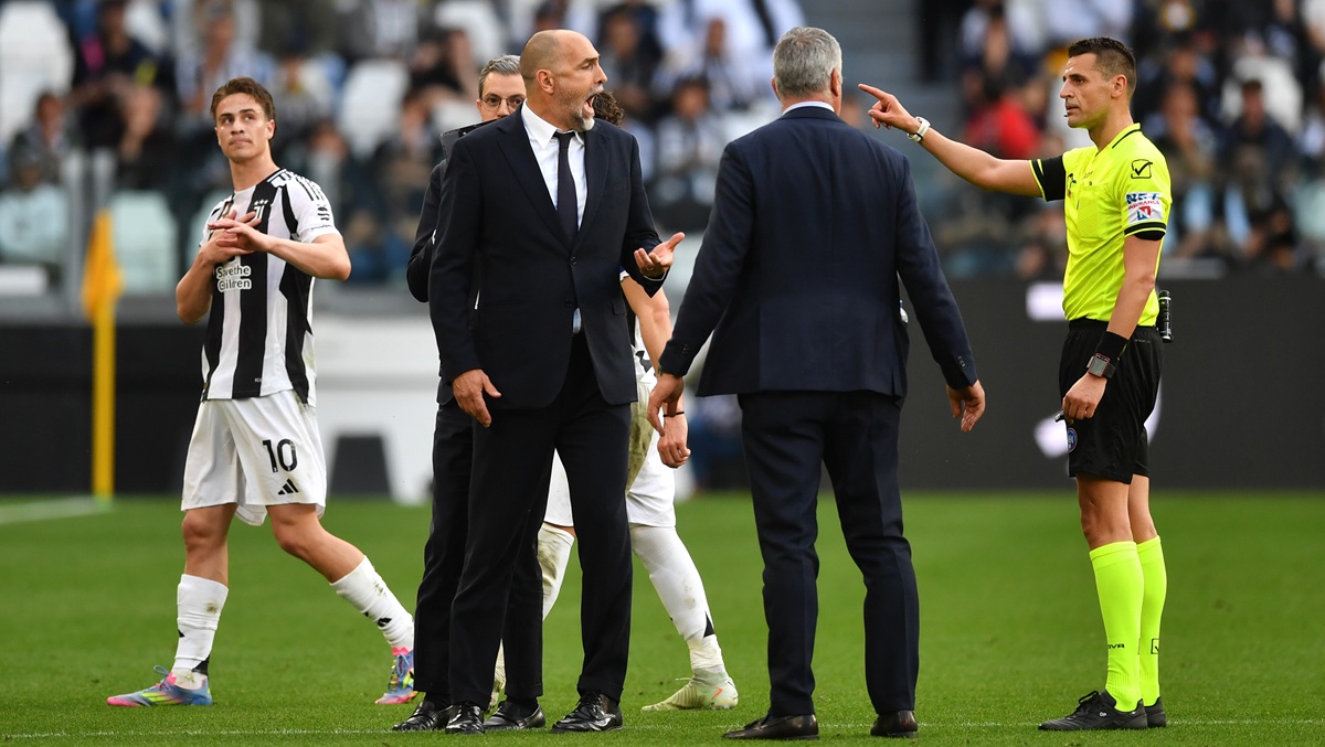 Tudor arguing with refereee after Yildiz sent off against Monza
