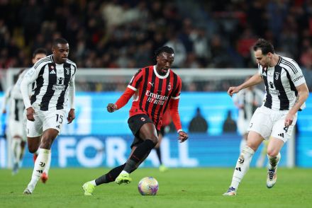 Federico Gatti and Pierre Kalulu against Milan