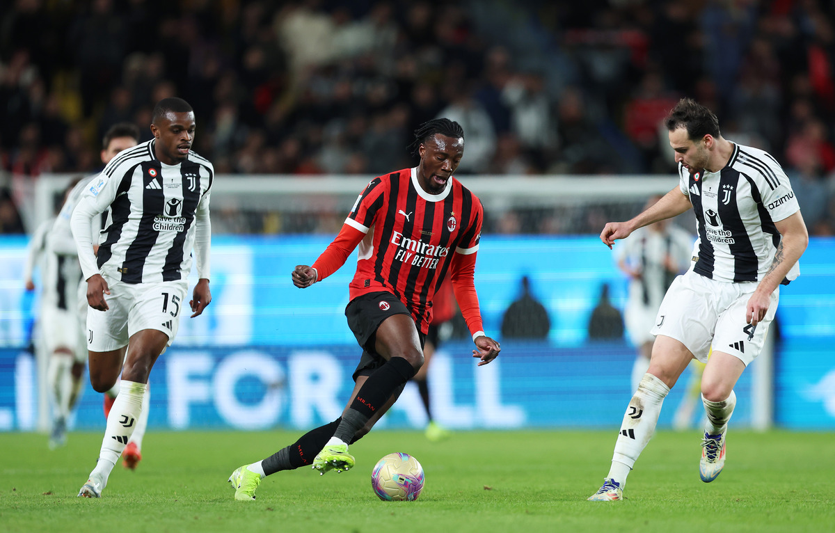 Federico Gatti and Pierre Kalulu against Milan