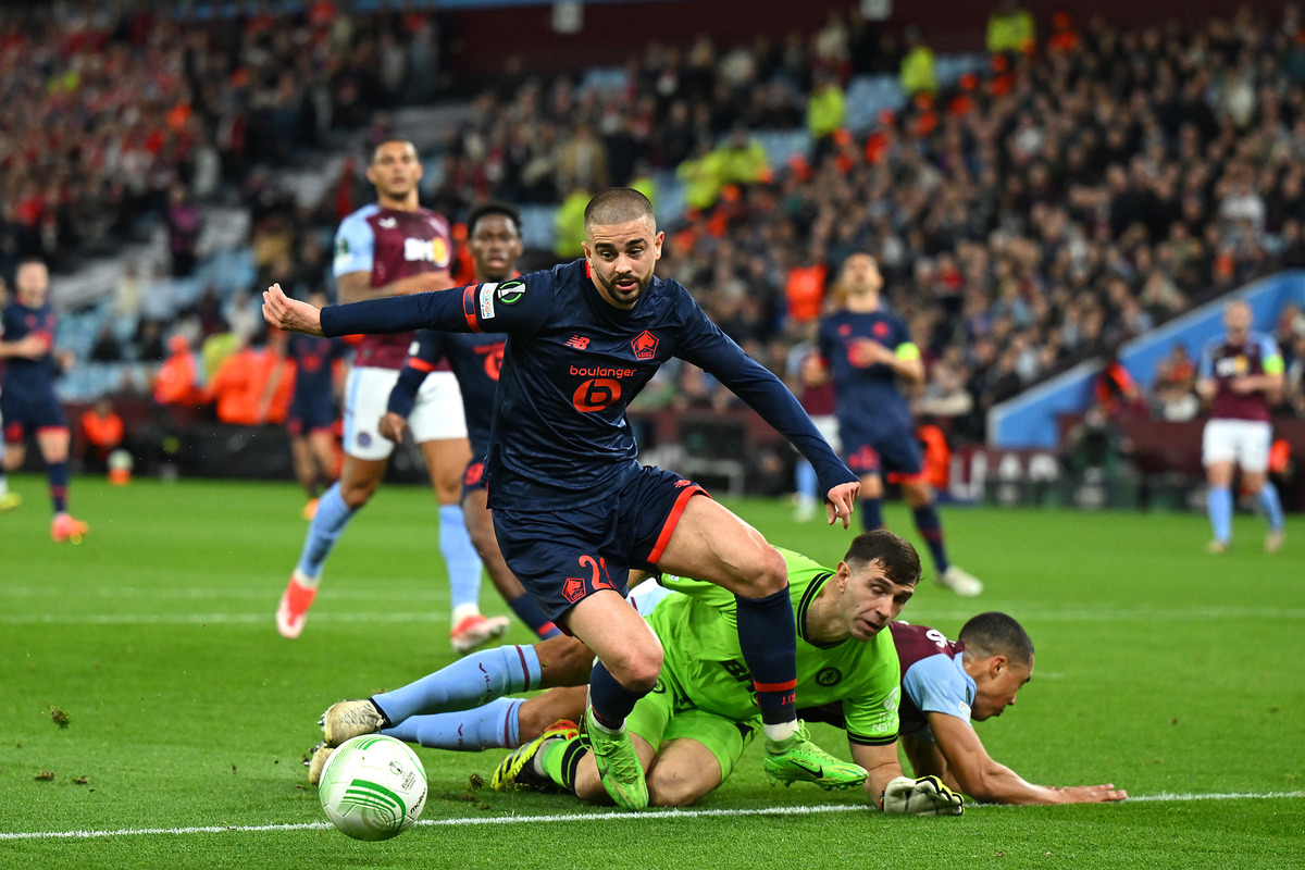 Edon Zhegrova in action for Lille